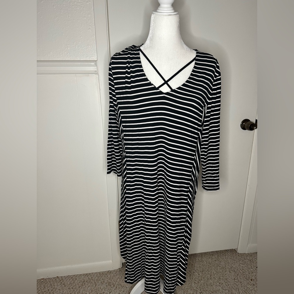 Chico’s Black & White Stripe 3/4 Sleeve V-Neck MIDI Dress Size 3